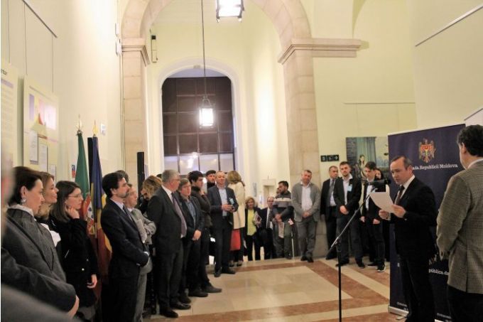 Parlamentul portughez găzduieşte o expoziţie a artiştilor plastici din Republica Moldova