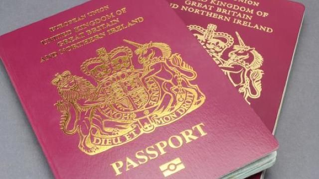 Cetăţenii Regatului Unit vor trebui să-şi schimbe paşapoartele după ieşirea din UE
