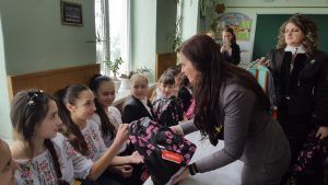 Ministrul pentru Românii de Pretutindeni: Comunitatea de români din Ucraina are dreptul la educaţie şi informare în limba română