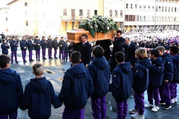 Mii de persoane au participat la înmormântarea fotbalistului Davide Astori