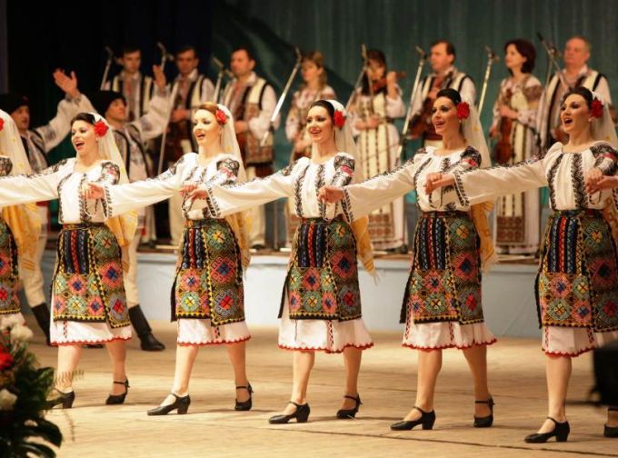 Muzica şi dansul popular. Perpetuarea tradiţiilor româneşti, în această seară la Obiectiv Comun