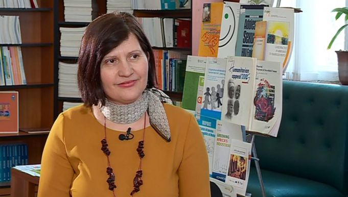 Autoarea lucrării „Cuvinte şi linkuri”, Elena Ungureanu, invitată la „Interviurile Telejurnalului Moldova”