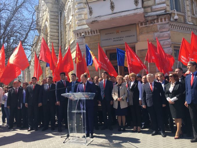Socialistul Ion Ceban a depus actele pentru a intra în cursa electorală din Chişinău
