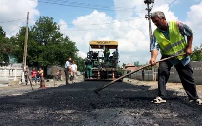 A început selectarea operatorilor economici care vor repara drumurile în cadrul programului „Drumuri bune pentru Moldova”