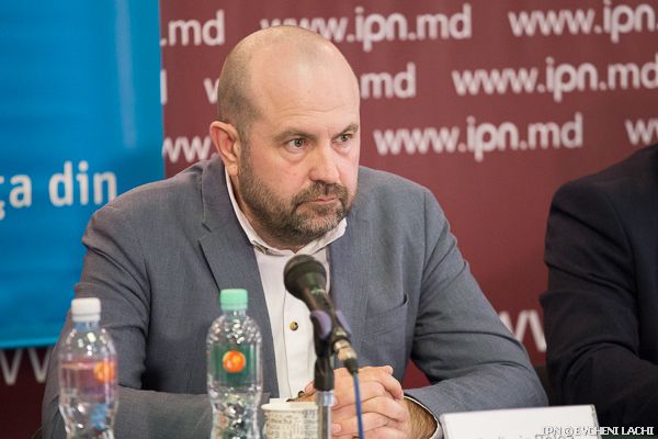 Opinie. Partidul Democrat împreună cu Partidul Socialiştilor sfidează legile şi Constituţia Republicii Moldova