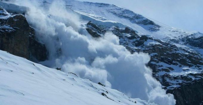 Doi schiori au murit în urma unei avalanşe în Alpii Italieni