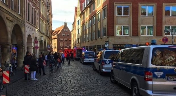 Obiect suspect, găsit în furgoneta bărbatului care a intrat în mulţime la Münster, anunţă poliţia