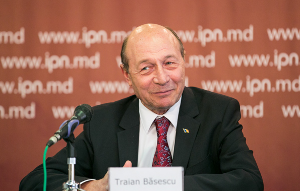 Traian Băsescu spune că retragerea cetăţeniei nu îl face să renunţe la ideea Unirii
