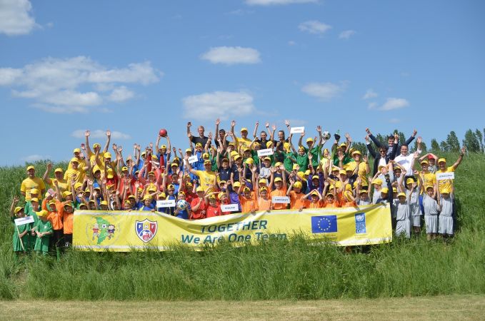 Peste 100 de copii de pe ambele maluri ale Nistrului şi-au demonstrat performanţele la Festivalul fotbalistic „ÎMPREUNĂ suntem o echipă!”