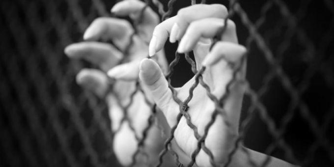 Un bărbat din Nisporeni, condamnat la închisoare. A impus o minoră şi mama acesteia să cerşească timp de şapte ani