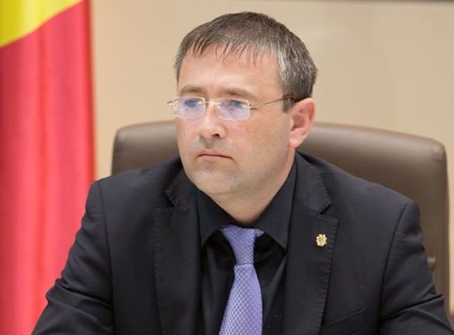 Roman Boţan şi-a dat demisia din funcţia de preşedinte al Comisiei securitate din Parlament. „Nu vreau să mă asociez cu această lege”