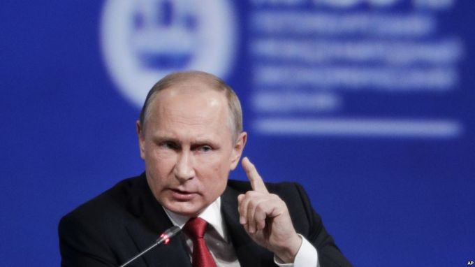 Vladimir Putin lasă să se înţeleagă că ar putea rămâne la putere după expirarea mandatului său