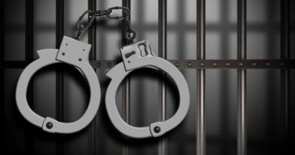 Trei bărbaţi au fost condamnaţi la câte trei ani de închisoare pentru contrabandă cu miez de nucă