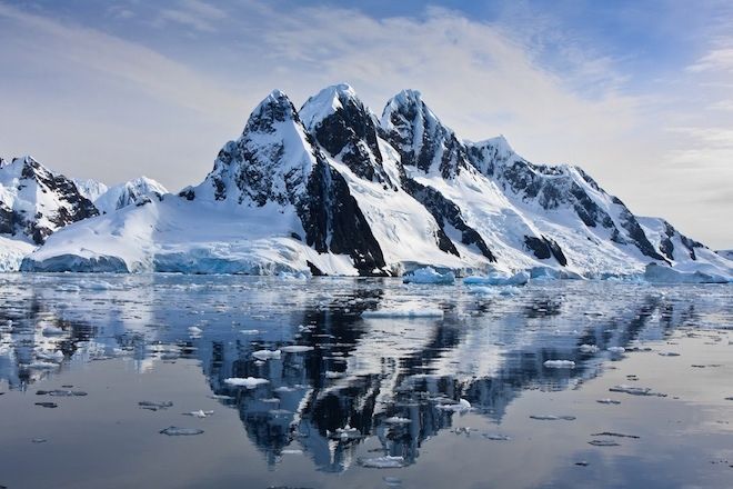 Trei canioane uriaşe au fost descoperite sub stratul de gheaţă din Antarctica