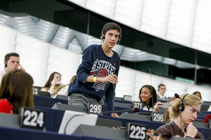 Opt mii de tineri vor propune timp de două zile idei pentru viitorul Europei