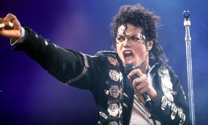 Fondul care administrează averea cântăreţului Michael Jackson a dat în judecată un post TV