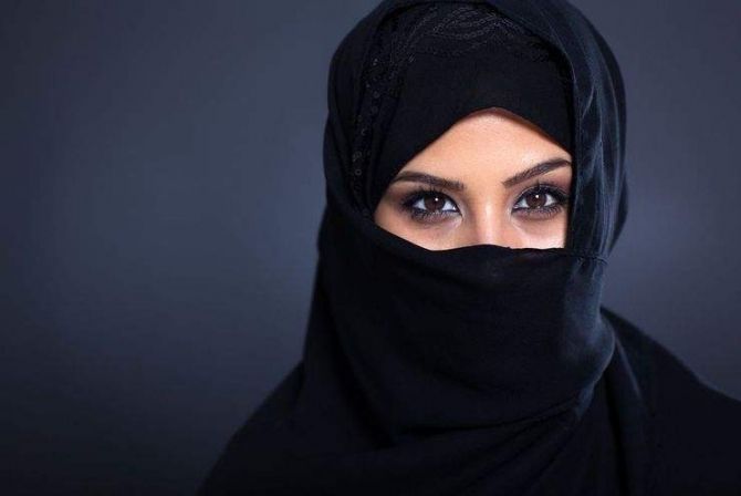 Parlamentul danez a interzis purtarea vălului islamic în spaţiile publice