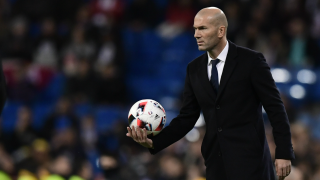 Zinedine Zidane şi-a anunţat plecarea de la Real Madrid