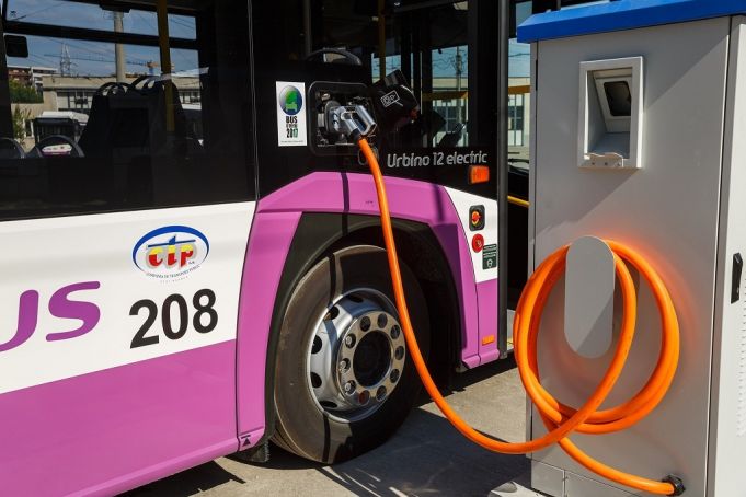 VIDEO. Clujul a devenit primul oraş din România în care circulă autobuze electrice