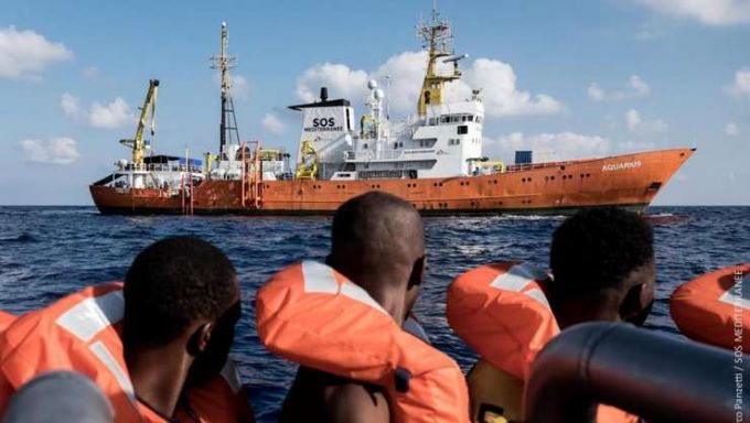 Guvernul italian nu mai permite accesul vaselor cu migranţi. Nava de salvare Aquarius, redirecţionată