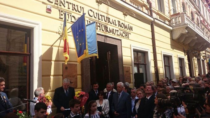 Centrul Cultural Român “Eudoxiu Hurmuzachi” din Cernăuţi cere OSCE şi Consiliului Europei să intervină pentru stoparea abuzurilor împotriva comunităţii româneşti