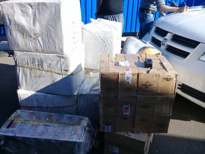 Contrabandă de mărfuri cu valoare de aproximativ un milion de lei, transportate peste râul Nistru din Ucraina