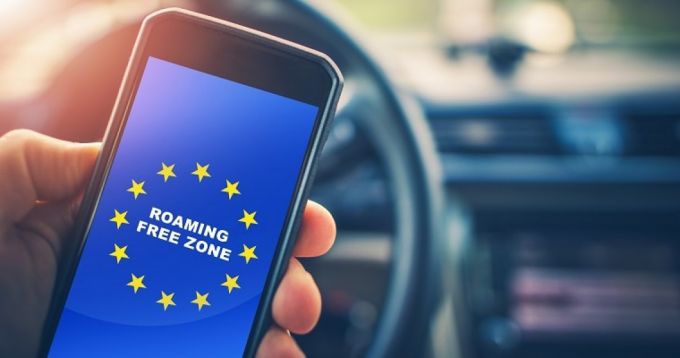 Tinerii europeni apreciază eliminarea taxelor de roaming