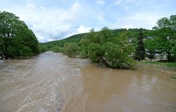 Cod portocaliu de inundaţii pentru râuri din 14 judeţe şi Cod galben pentru 34 de judeţe din România