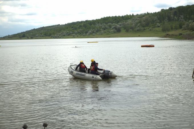 Trei adolescente s-au înecat în râul Nistru. Erau prietene şi au mers la cules cireşe