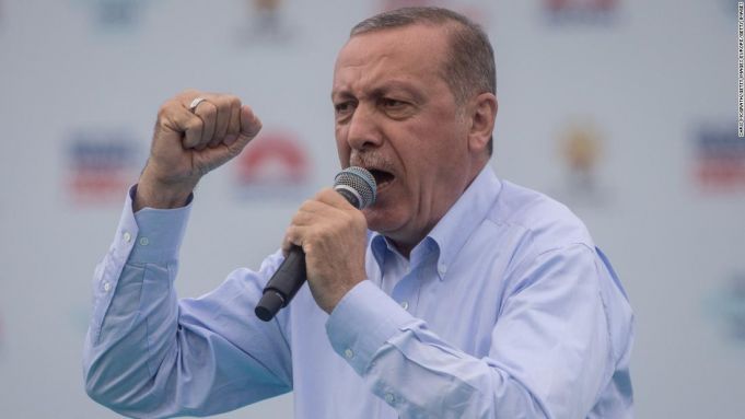Erdogan revendică victoria sa şi a partidului său în alegerile prezidenţiale şi legislative