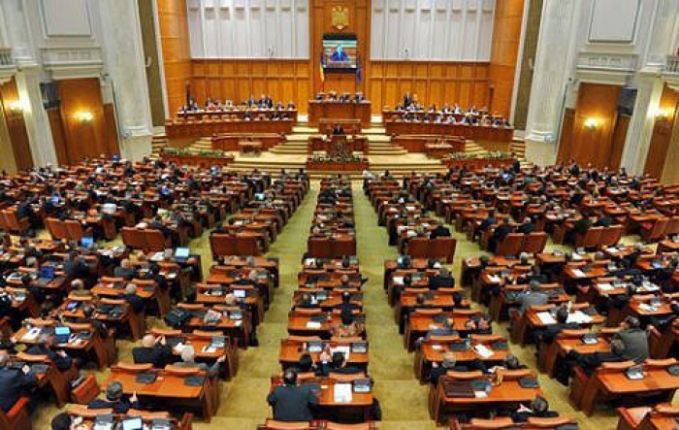 Moţiunea de cenzură - prezentată luni în plenul Parlamentului de la Bucureşti