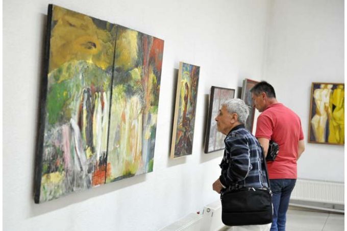 O expoziţie de pictură în memoria celor deportaţi a fost vernisată la Centrul „C. Brâncuşi” din Chişinău
