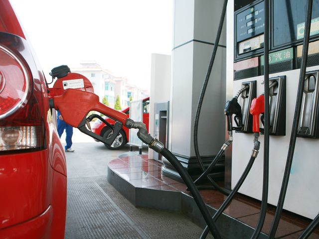 Care este procesul de stabilire a preţului pentru carburanţi, aflaţi la Obiectiv Comun