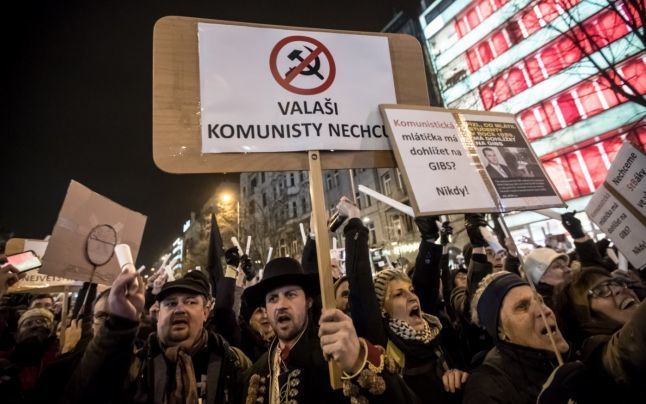 Cehia: Manifestaţii împotriva participării comuniştilor la putere