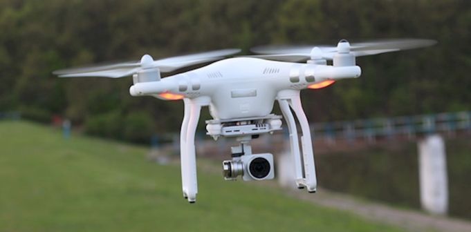 Deputaţii europeni vor vota noi reguli pentru reglementarea dronelor. Accesul lor în unele zone, restricţionat sau chiar interzis