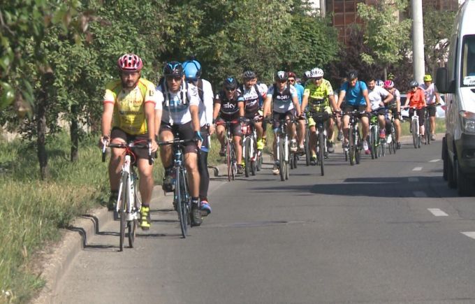 Biciclişti din toate provinciile României, la Alba Iulia, după ce au pedalat sute de kilometri