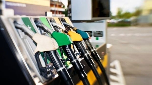 Ordinul ANRE de majorare a preţurilor pentru carburanţi a fost suspendat