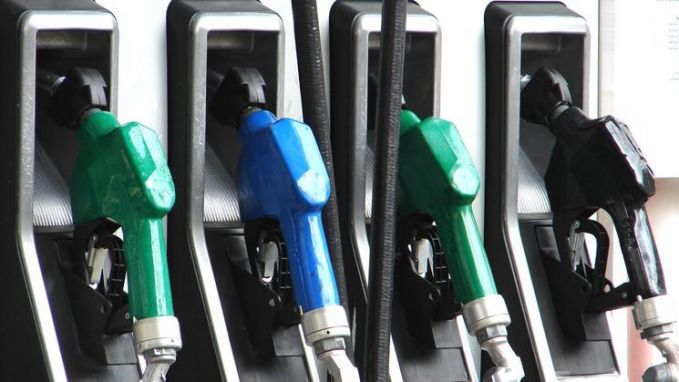 Preţurile plafon pentru carburanţi ar putea fi stabilite trimestrial