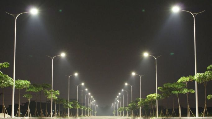 Trei proiecte privind instalarea iluminatului stradal vor fi finanţate din FEE