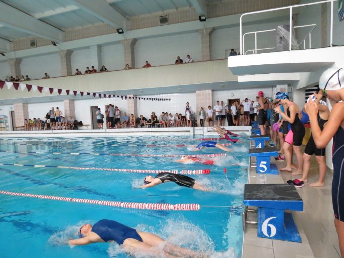 Înotătorii din Republica Moldova au bătut 10 recorduri la campionatul naţional