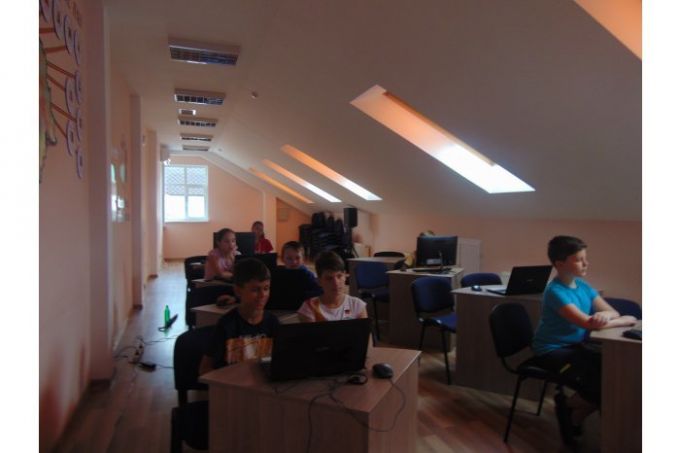 Peste 60 de biblioteci din Republica Moldova organizează ateliere de programare pentru copii şi adolescenţi