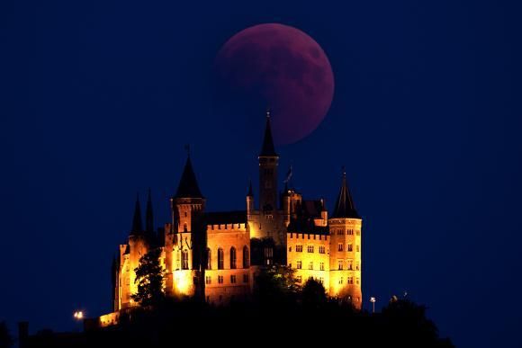 FOTO: Cele mai spectaculoase imagini cu eclipsa de lună