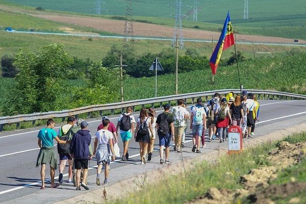 Marşul Centenarului: Flacăra Unirii a ajuns în judeţul Cluj
