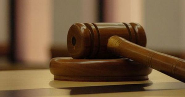 Judecător învinuit de săvârşirea a patru episoade de trafic de influenţă, deferit justiţiei