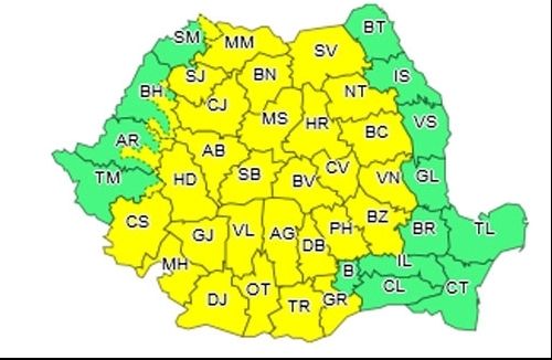 Avertizare cod galben de furtuni valabilă pentru 31 de judeţe din România. Vremea rea ţine până luni seară