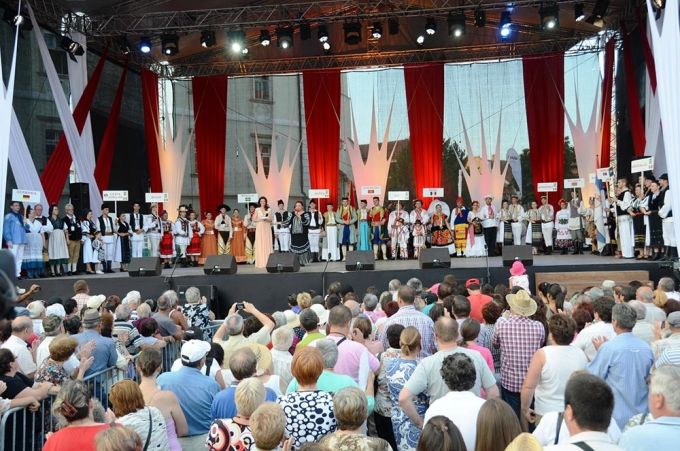Peste 600 de artişti de pe trei continente, la Festivalul Internaţional de Folclor ''Cântecele Munţilor'' de la Sibiu