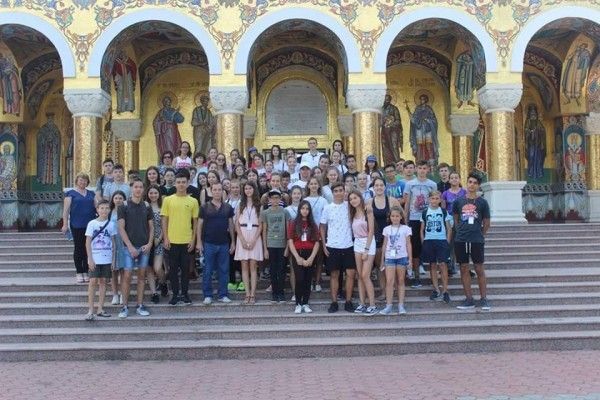 Şcoala de Vară „100 de prieteni români”