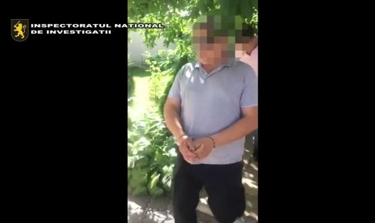 Un bărbat din Chişinău, reţinut pentru proxenetism. S-a dat drept poliţist şi a racolat o tânără