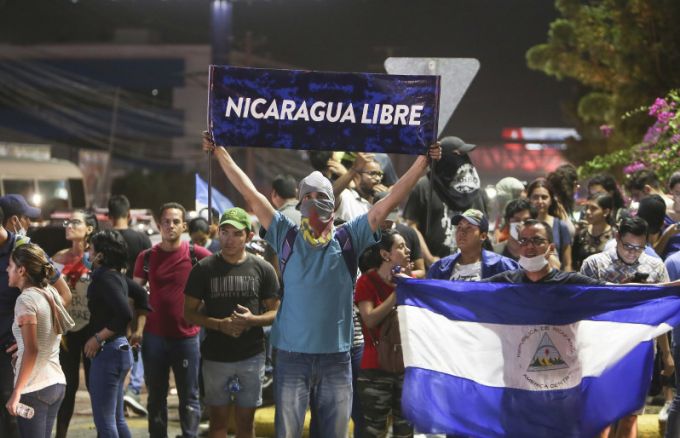 Nicaragua: Mii de oameni au ieşit în stradă pentru a cere demisia lui Ortega, riscând acuzaţii de terorism