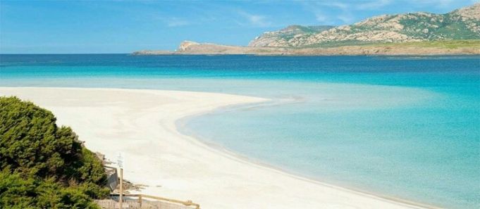 Plajele paradisiace din Sardinia, afectate de "hoţii de nisip"